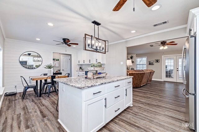 3513 Lindenwood Dr, San Angelo, TX 76904 - kitchen with ceiling fan, freestanding refrigerator, ornamental molding, recessed lighting, and dark wood-style flooring