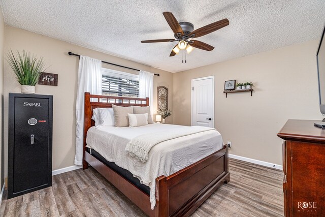 3513 Lindenwood Dr, San Angelo, TX 76904 - bedroom featuring wood finished floors, a textured ceiling, and a ceiling fan