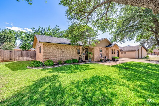3513 Lindenwood Dr, San Angelo, TX 76904 - single story home featuring brick siding