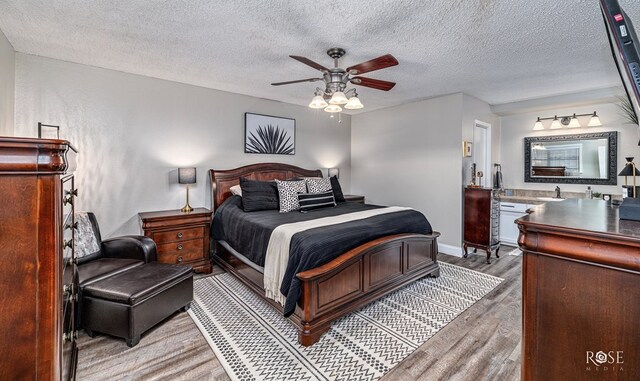 3513 Lindenwood Dr, San Angelo, TX 76904 - bedroom featuring light wood-style floors, a textured ceiling, and ceiling fan