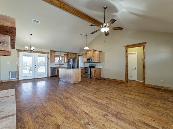 kitchen featuring dark wood finished floors, visible vents, appliances with stainless steel finishes, open floor plan, and ceiling fan with notable chandelier