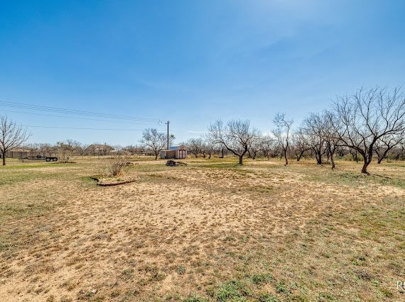 view of yard featuring a rural view