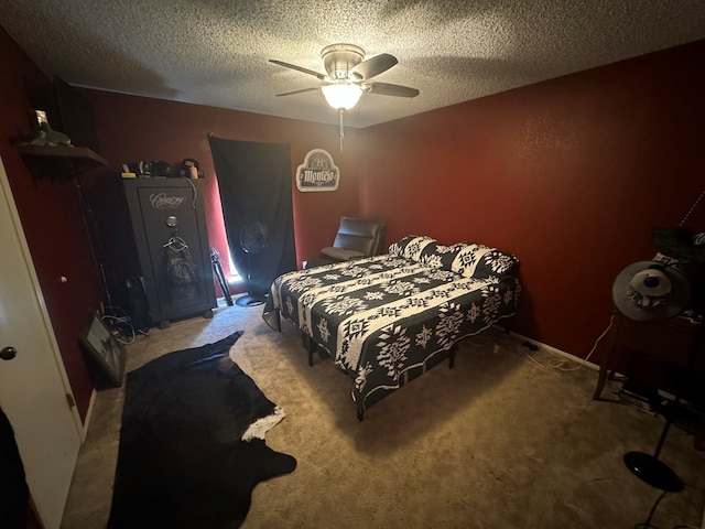 bedroom featuring a textured ceiling, light colored carpet, and ceiling fan