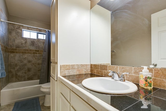 bathroom featuring shower / tub combo, vanity, and toilet