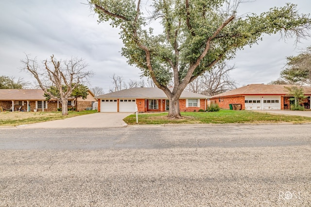 3102 Chatterton Dr, San Angelo, TX 76904 - single story home featuring brick siding, a front yard, driveway, and an attached garage