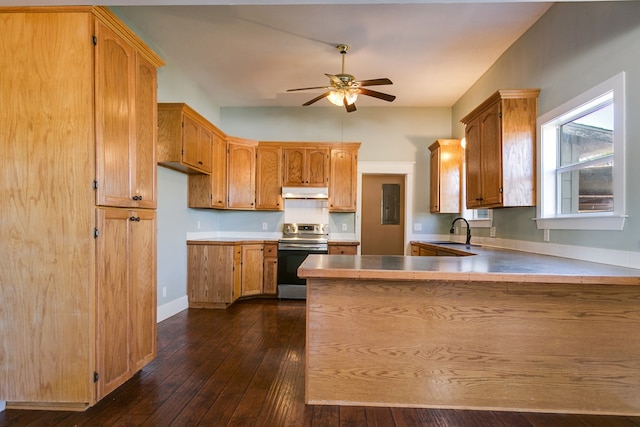 kitchen with sink, ceiling fan, dark hardwood / wood-style floors, stainless steel electric range oven, and kitchen peninsula