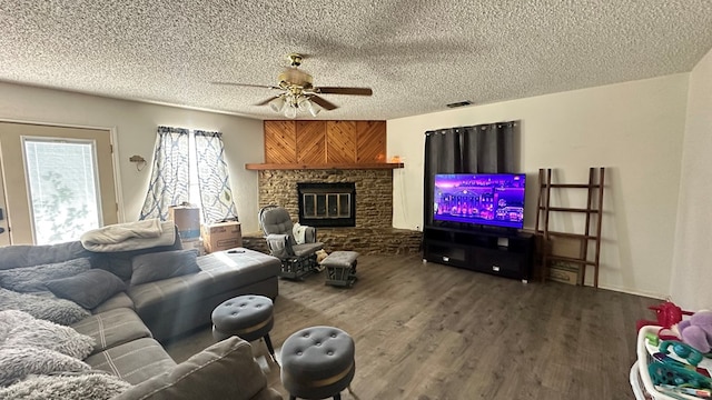 1000 N Pennsylvania Ave, Big Lake, TX 76932 - living room with visible vents, a ceiling fan, wood finished floors, and a textured ceiling