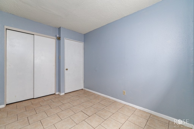 323 E 6th St, San Angelo, TX 76903 - unfurnished bedroom with baseboards, a closet, and a textured ceiling