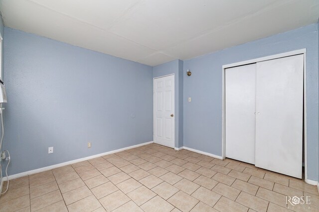 323 E 6th St, San Angelo, TX 76903 - unfurnished bedroom with baseboards and a closet