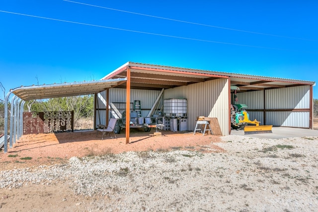 view of pole building featuring a carport