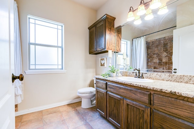 full bath featuring toilet, curtained shower, vanity, and baseboards