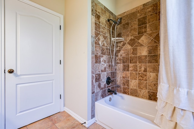 bathroom featuring shower / bath combo with shower curtain and baseboards