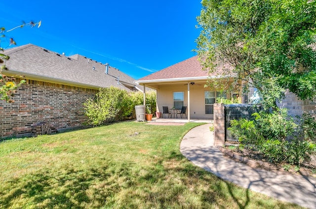 view of yard featuring a patio, fence, and a ceiling fan