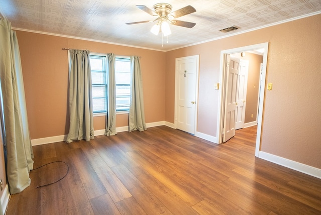 unfurnished room featuring hardwood / wood-style flooring, crown molding, and ceiling fan