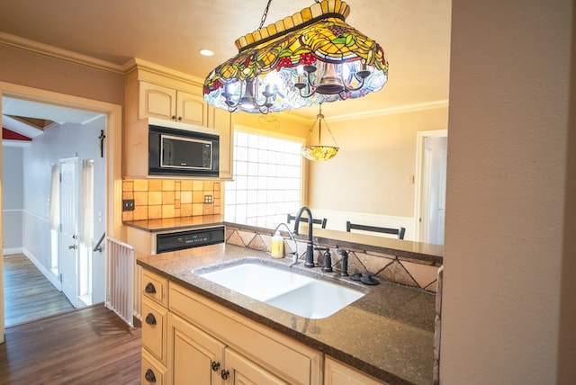 kitchen featuring dark wood-type flooring, sink, black microwave, ornamental molding, and backsplash