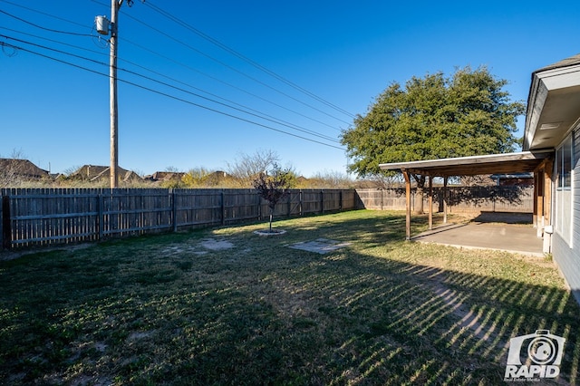 view of yard featuring a patio