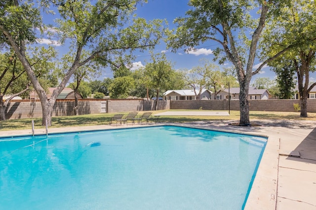 view of swimming pool