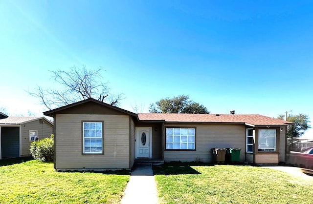 single story home featuring a front yard