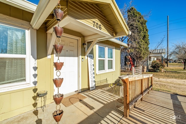 706 N Madison St, San Angelo, TX 76901 - doorway to property with a porch