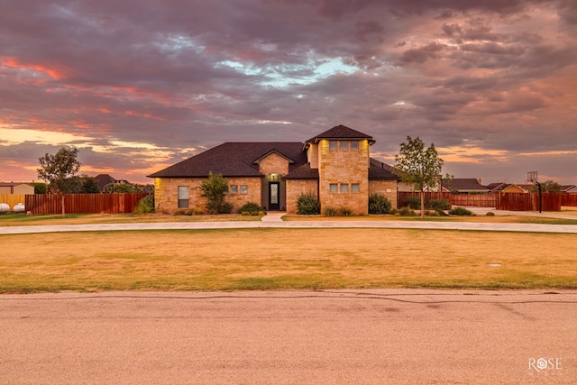 view of front of home featuring a yard