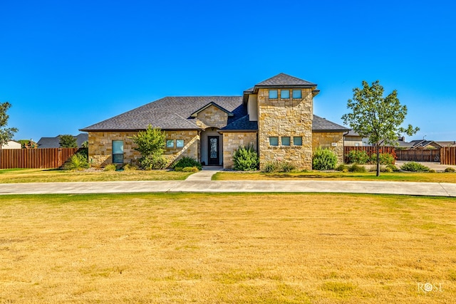 view of front of home featuring a front lawn