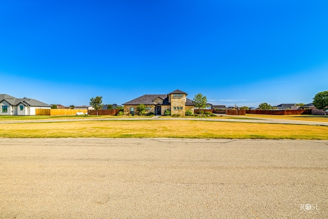 exterior space featuring a front yard