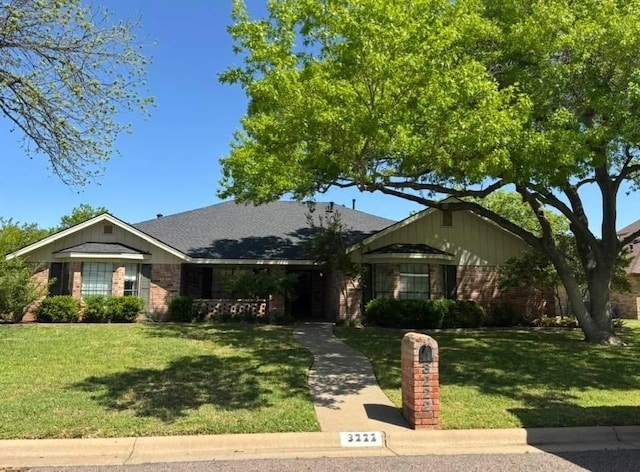 3222 Oak Mountain Trl, San Angelo, TX 76904 - ranch-style home with a front lawn and brick siding