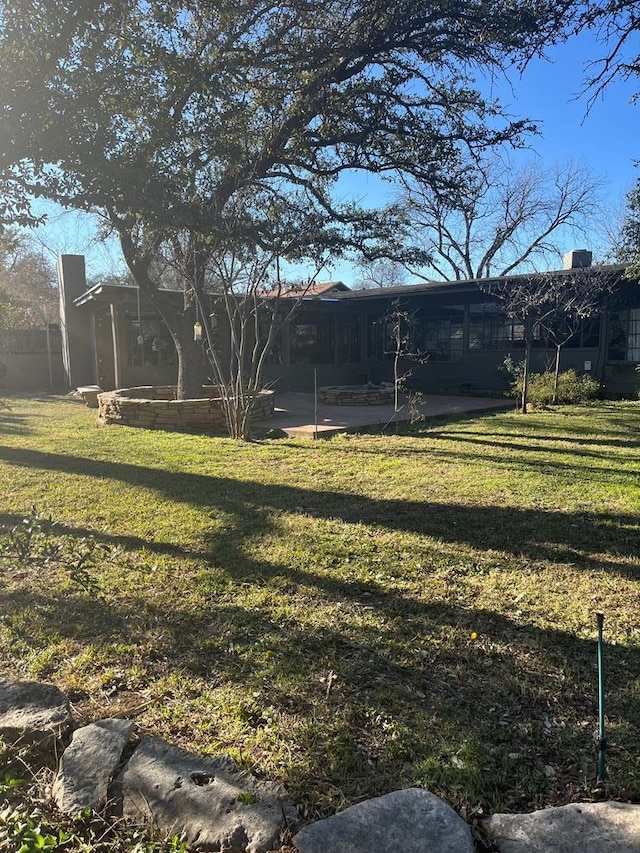 view of yard with a patio