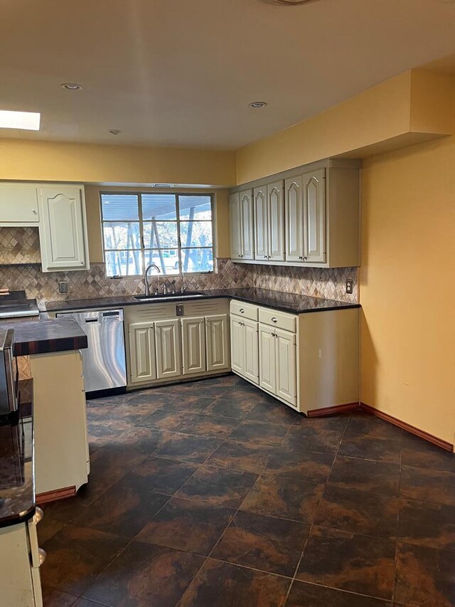 kitchen with sink, stainless steel dishwasher, backsplash, and a kitchen breakfast bar