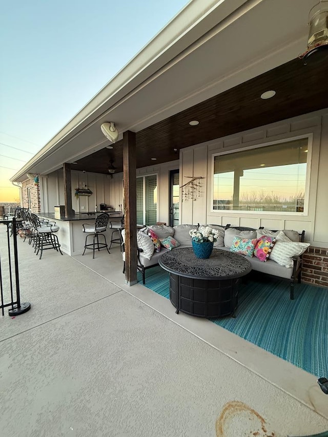 view of patio / terrace featuring outdoor lounge area, ceiling fan, and outdoor dry bar