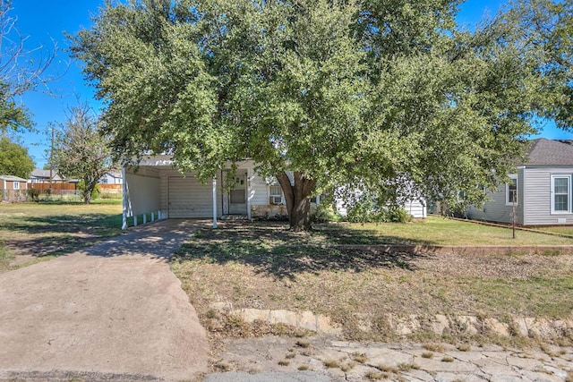 view of front of house with a front yard and a carport