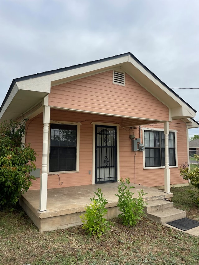 bungalow featuring a porch