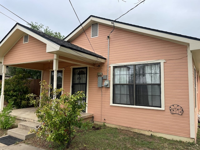 view of front of property with a porch
