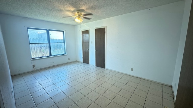 unfurnished room featuring a textured ceiling and ceiling fan