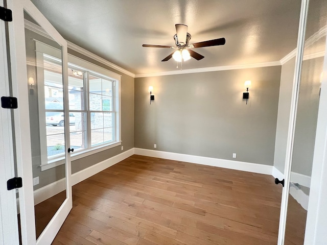 empty room featuring crown molding, light hardwood / wood-style flooring, and ceiling fan