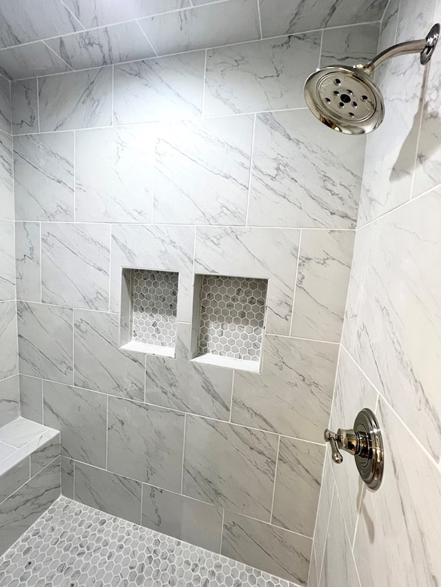 bathroom featuring tiled shower