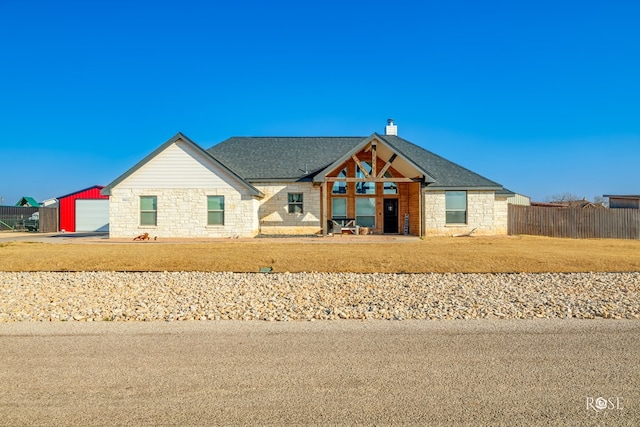 view of front of home featuring a front lawn