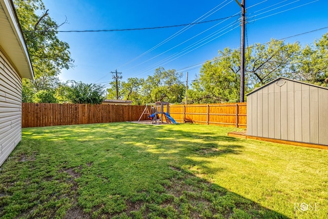 1601 S Jackson St, San Angelo, TX 76903 - view of yard with a playground