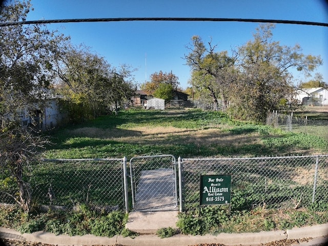 Listing photo 3 for 76 E 20th St Unit 3, San Angelo TX 76903