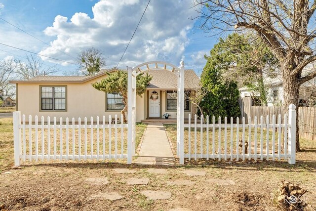200 E 28th St, San Angelo, TX 76903 - view of front of house with a fenced front yard and stucco siding