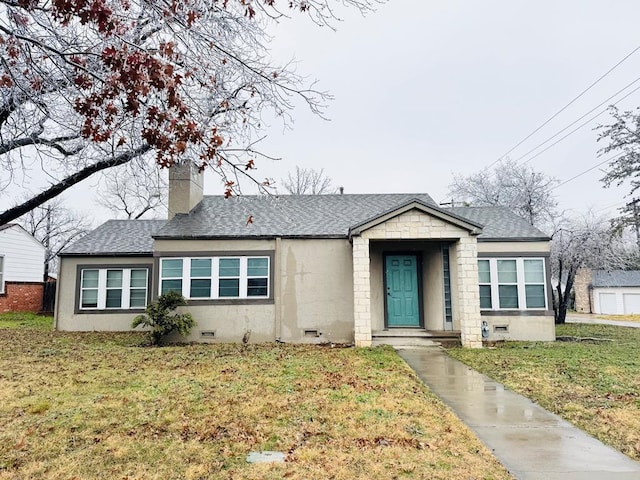 view of front of property with a front yard