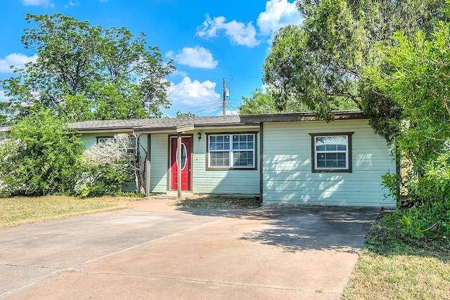2021 Field Ave, San Angelo, TX 76901 - single story home featuring driveway