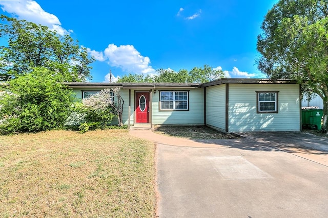 2021 Field Ave, San Angelo, TX 76901 - ranch-style home featuring a front yard