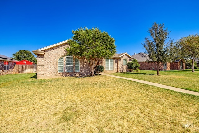 view of front of house featuring a front yard