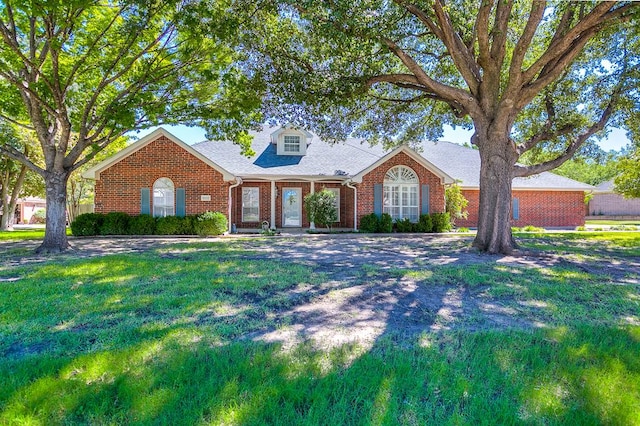 view of front of property with a front yard