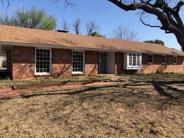 ranch-style home featuring brick siding