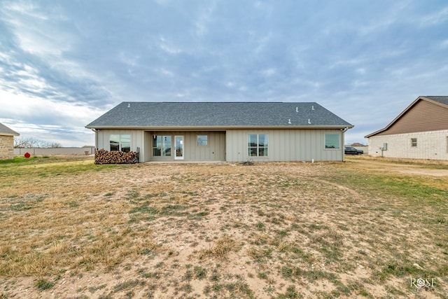 back of house featuring a lawn