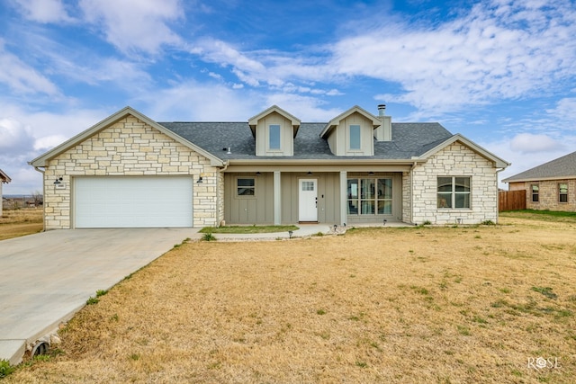 view of front of house featuring a garage, a front lawn, and a porch