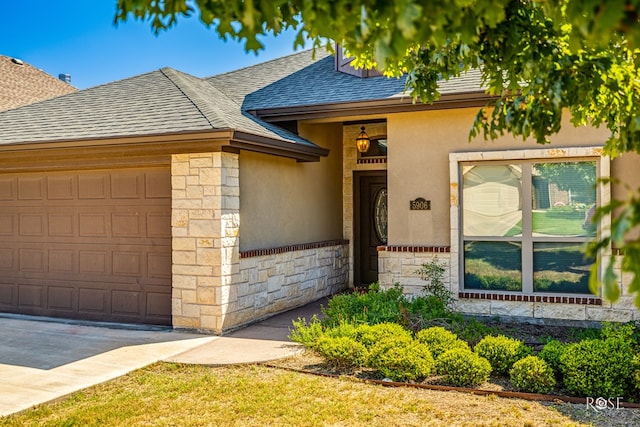 view of front of property featuring a garage