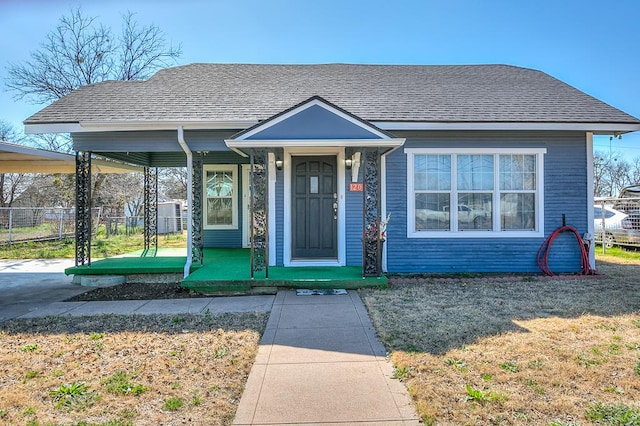 view of front of property with a front lawn